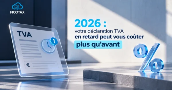 Déclaration TVA 2026 illustrant les coûts supplémentaires potentiels, avec logo Ficotax et éléments graphiques bleu et (%) en 3D.